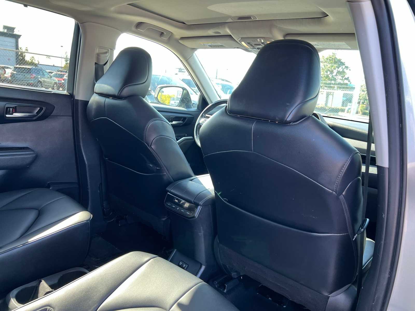 Thumbnail: 2021 Toyota Highlander - 23