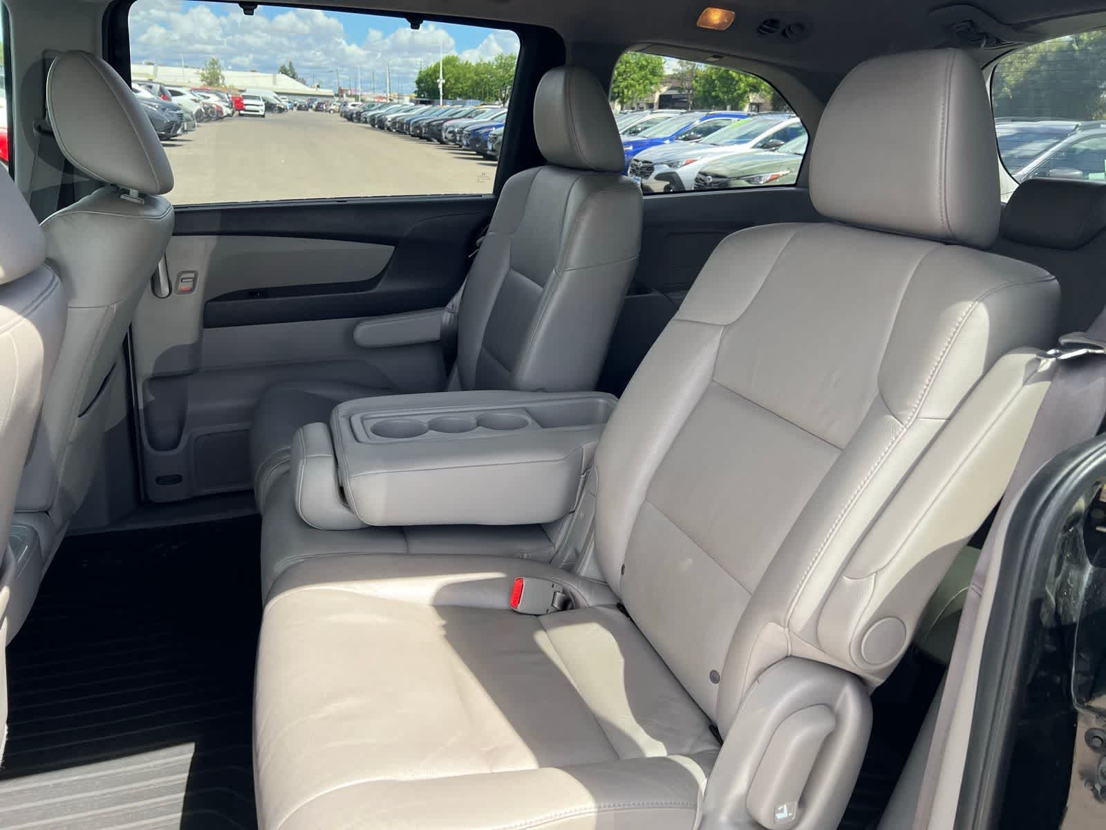 Thumbnail: 2011 Honda Odyssey - 18