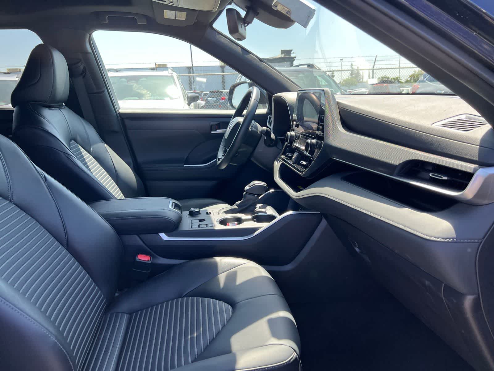 Thumbnail: 2025 Toyota Highlander - 27