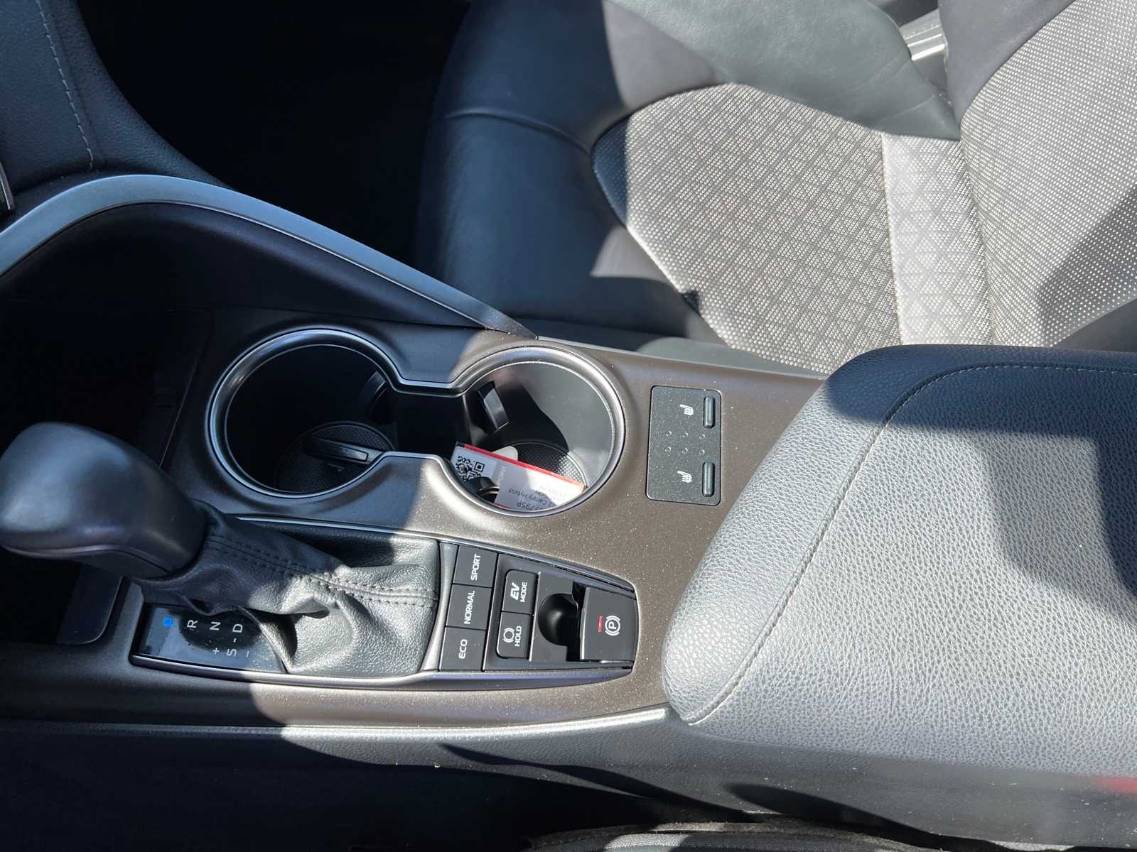 2022 Toyota Camry XSE 38