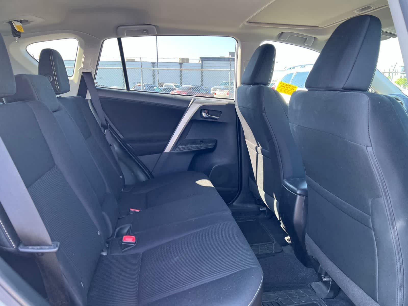 Thumbnail: 2015 Toyota RAV4 - 23