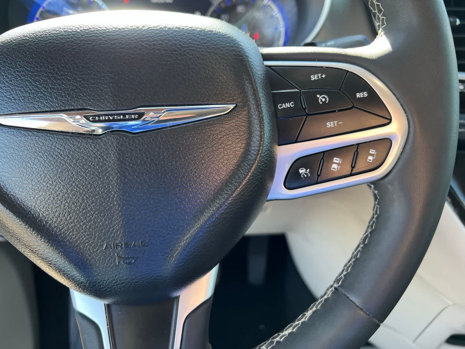 Thumbnail: 2023 Chrysler Pacifica - 35