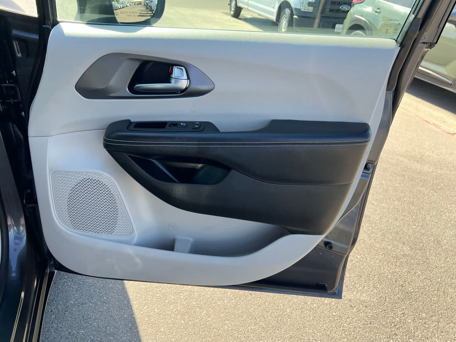 Thumbnail: 2023 Chrysler Pacifica - 27