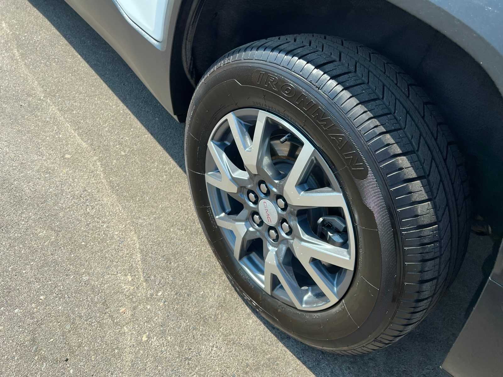 Thumbnail: 2023 GMC Acadia - 17
