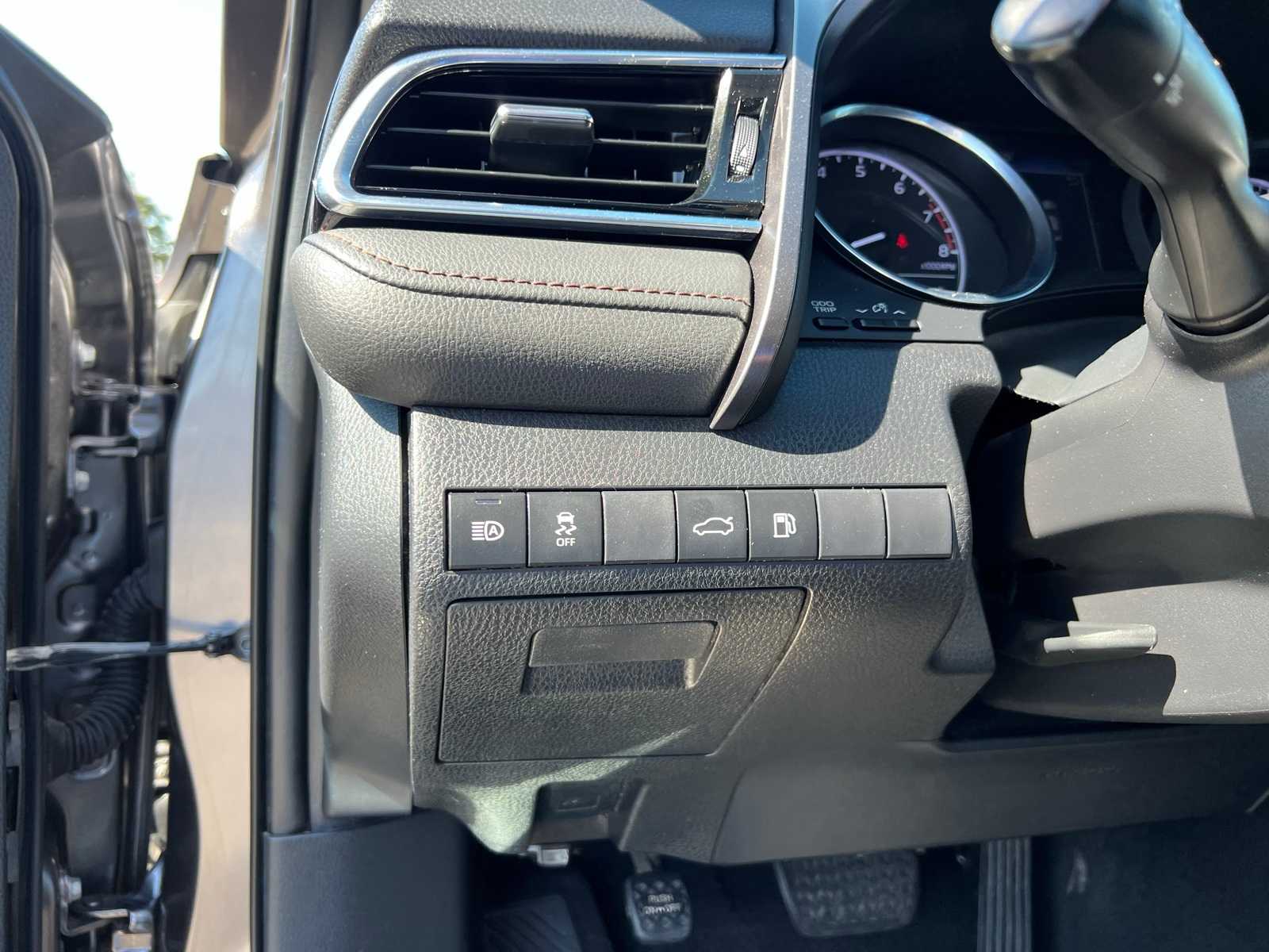 Thumbnail: 2018 Toyota Camry - 32