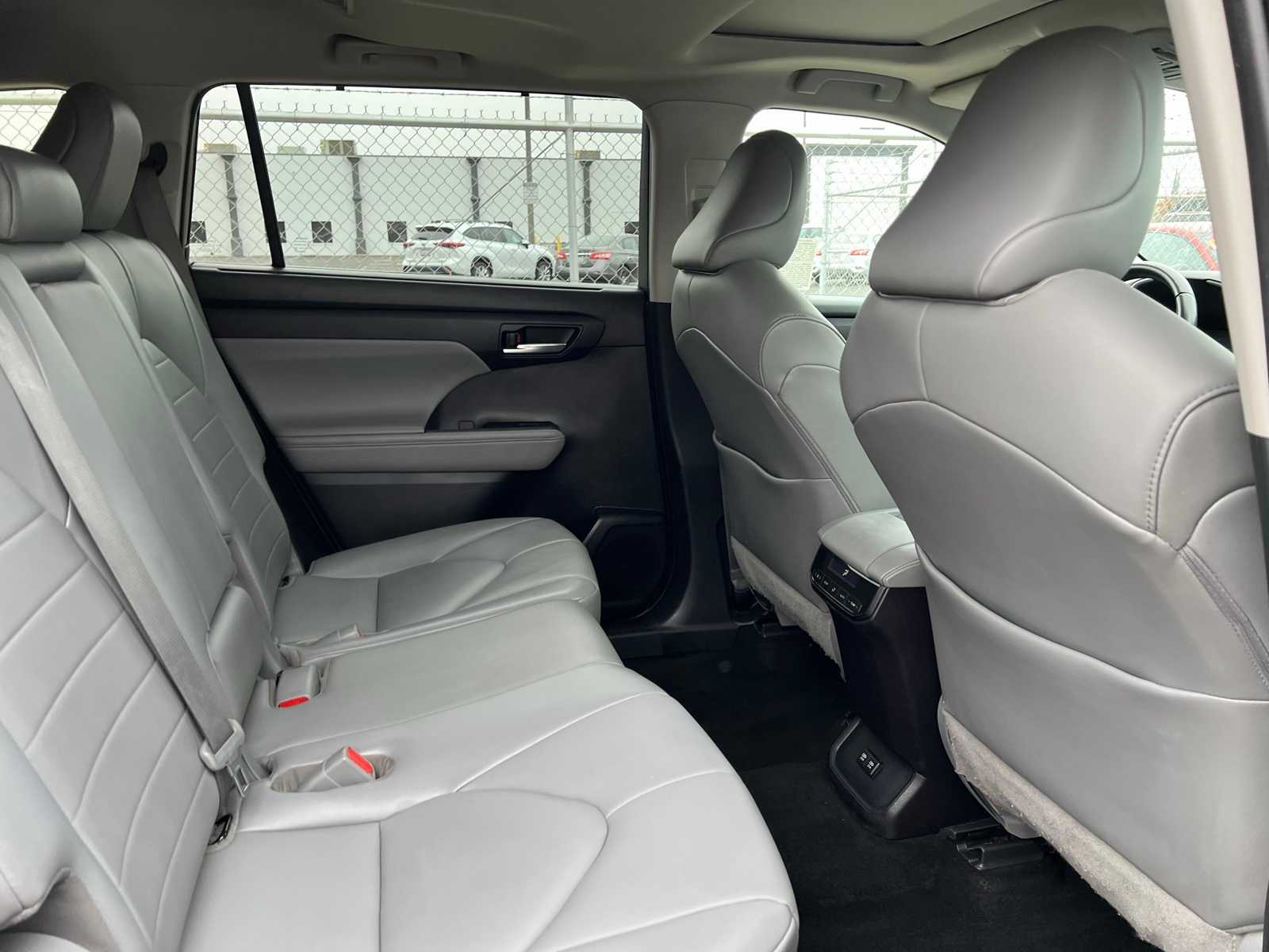 Thumbnail: 2021 Toyota Highlander - 23