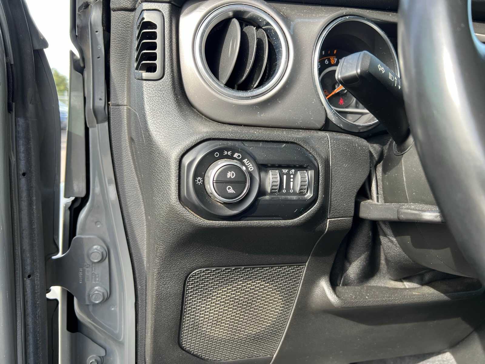 Thumbnail: 2021 Jeep Gladiator - 27