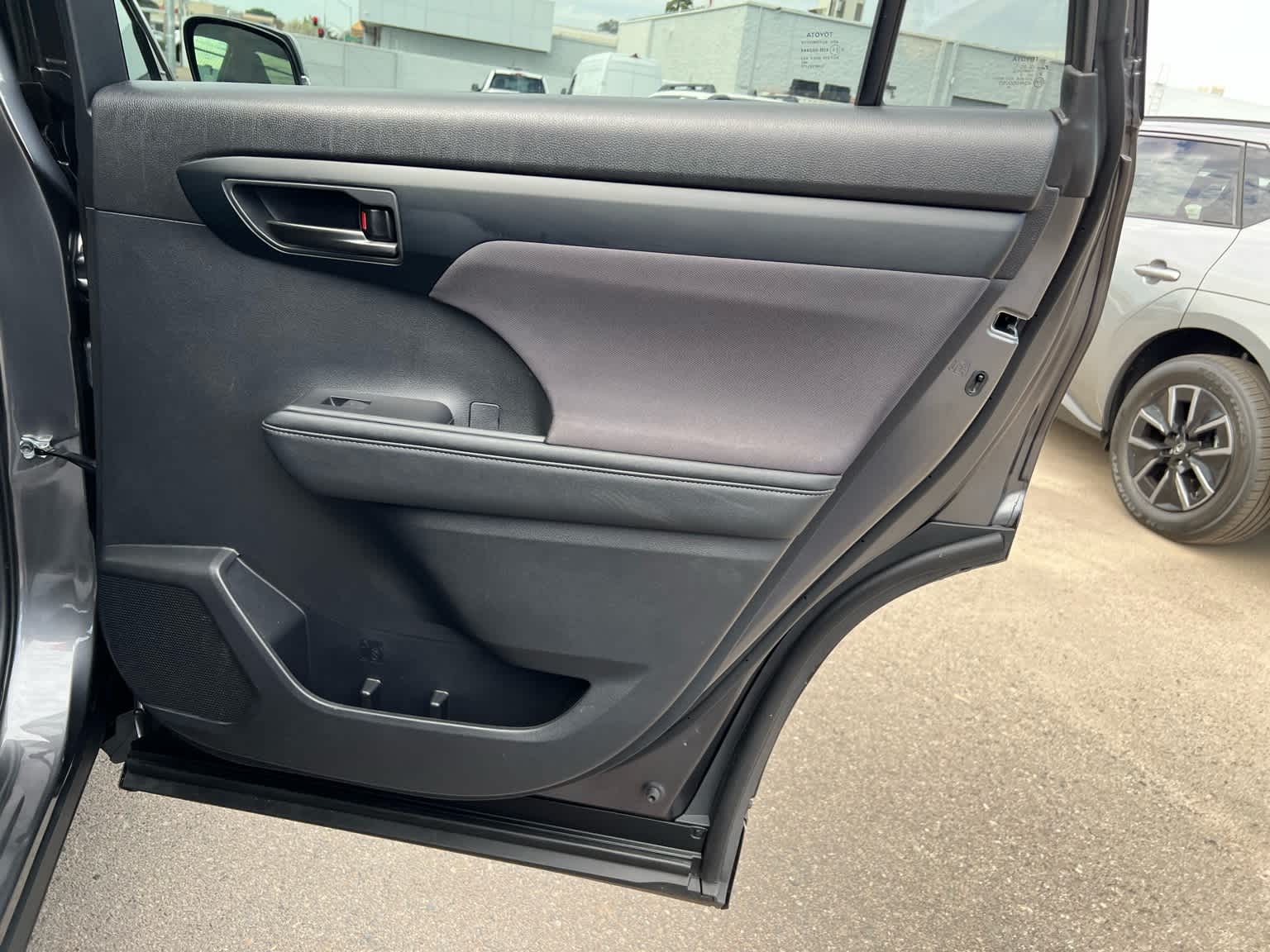 Thumbnail: 2023 Toyota Highlander - 24