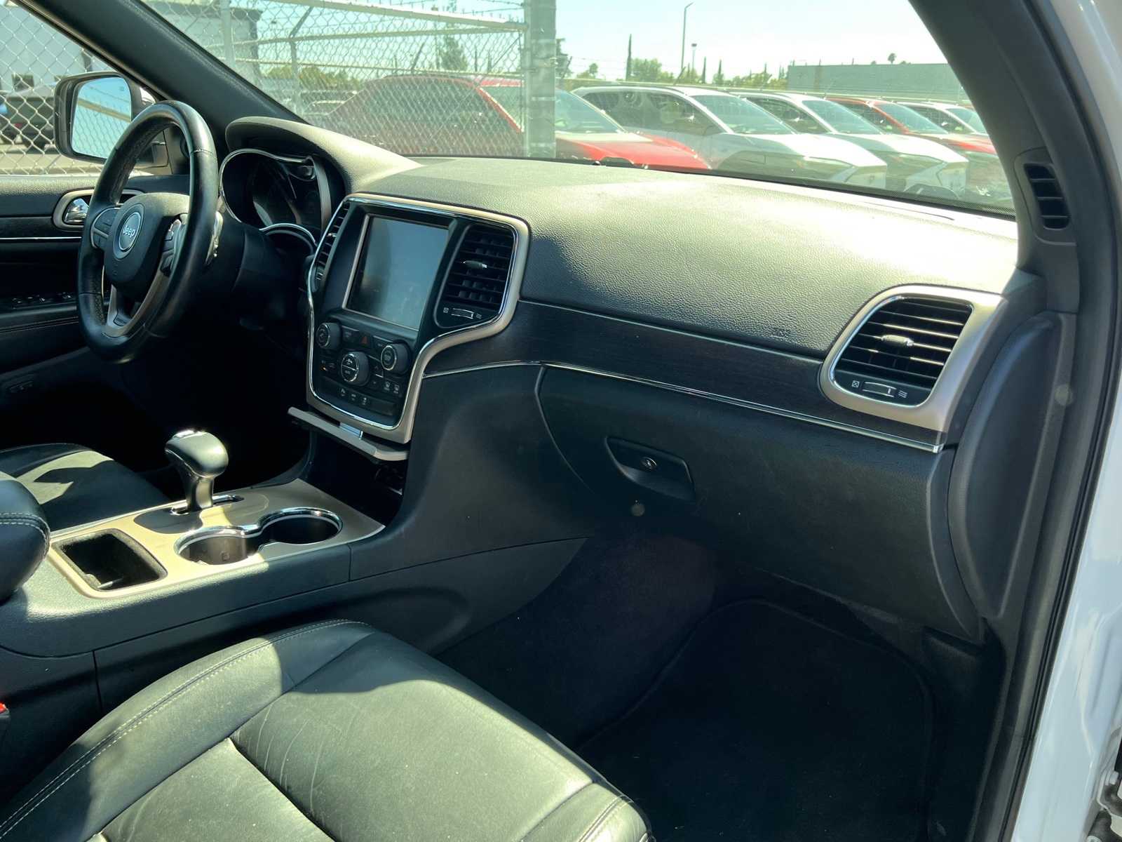 Thumbnail: 2015 Jeep Grand Cherokee - 25
