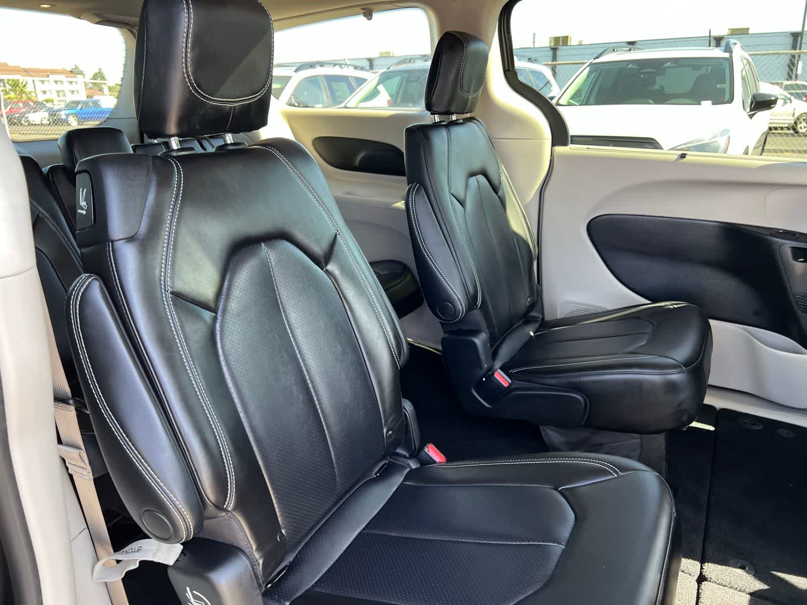 Thumbnail: 2023 Chrysler Pacifica - 22