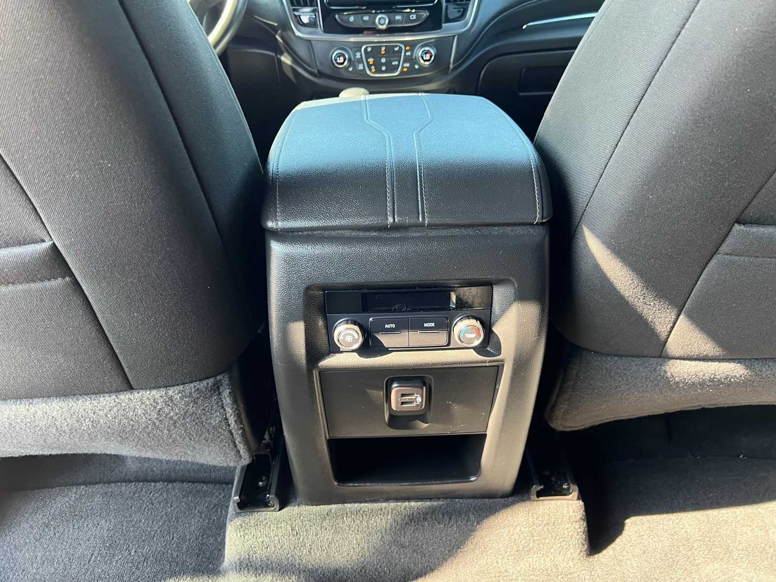 Thumbnail: 2023 Chevrolet Traverse - 32