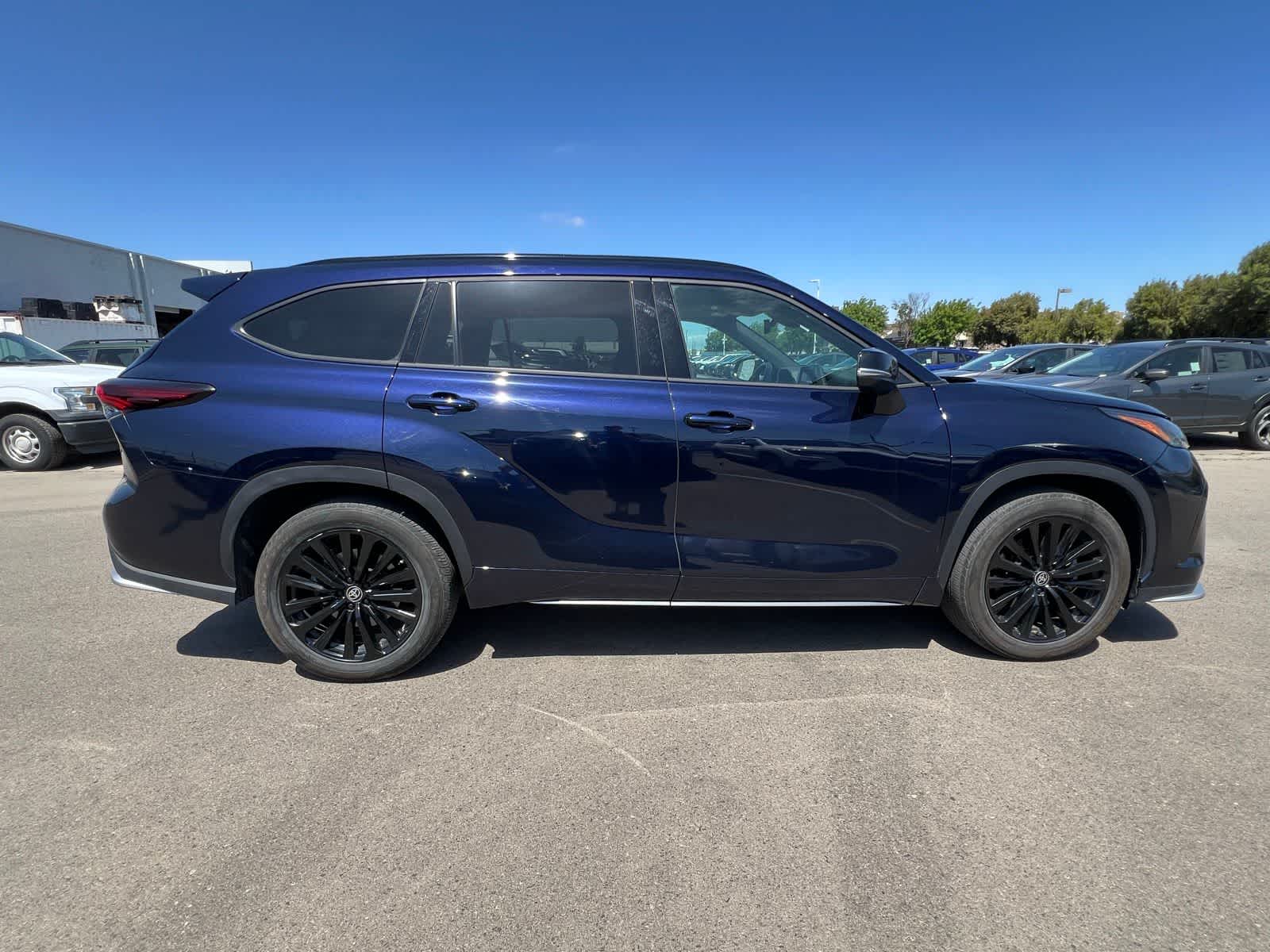 Thumbnail: 2025 Toyota Highlander - 10