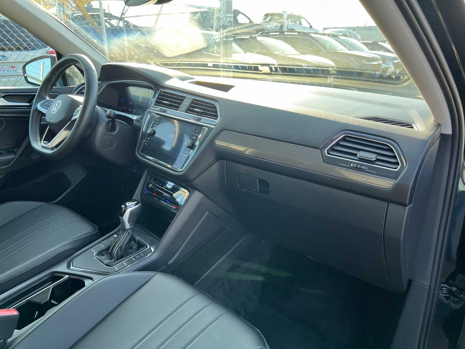 Thumbnail: 2023 Volkswagen Tiguan - 25