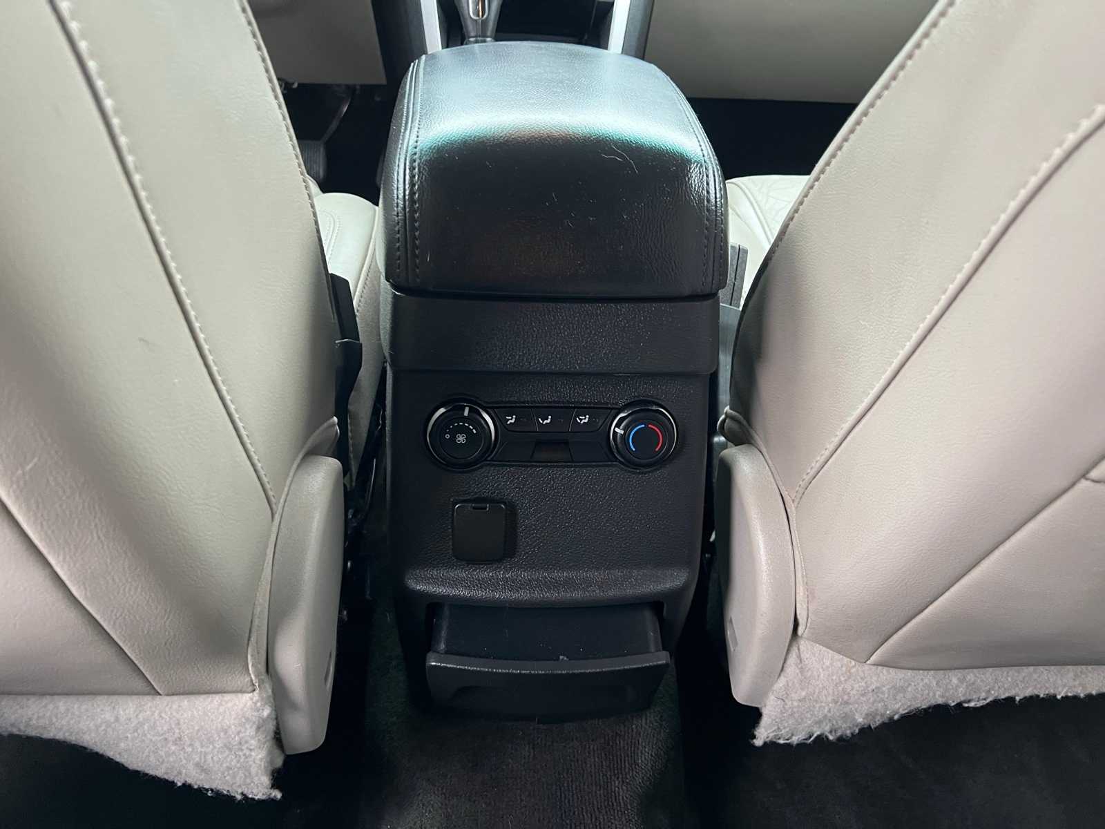 Thumbnail: 2012 Ford Explorer - 31