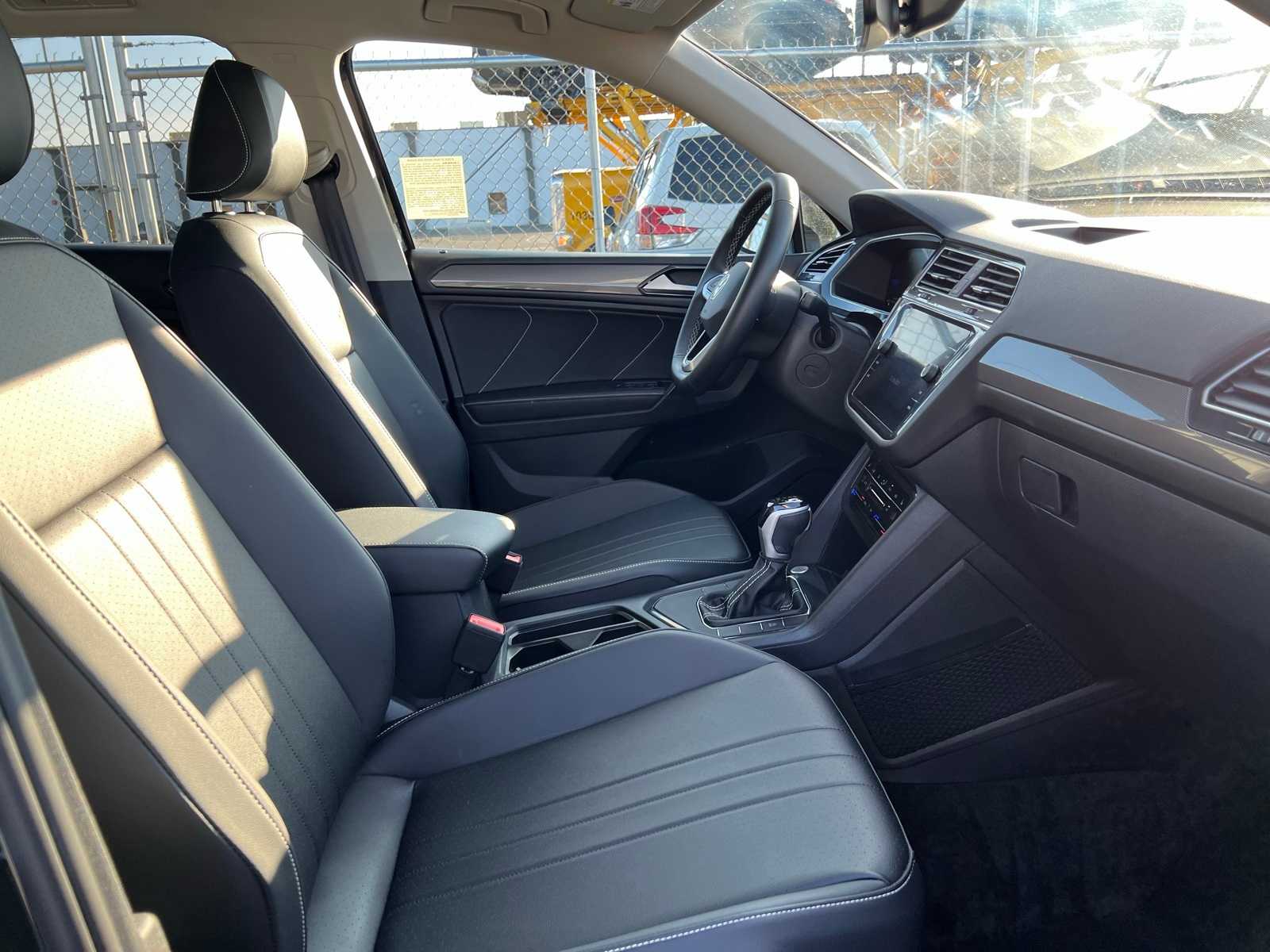 Thumbnail: 2023 Volkswagen Tiguan - 26