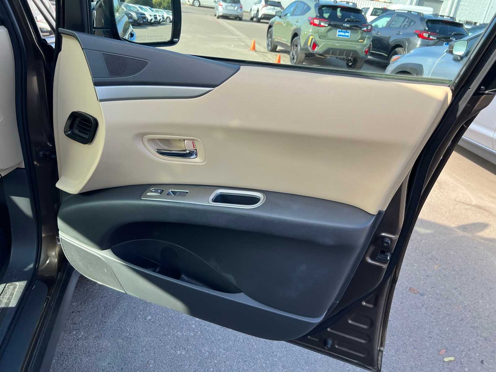 Thumbnail: 2008 Subaru Tribeca - 28