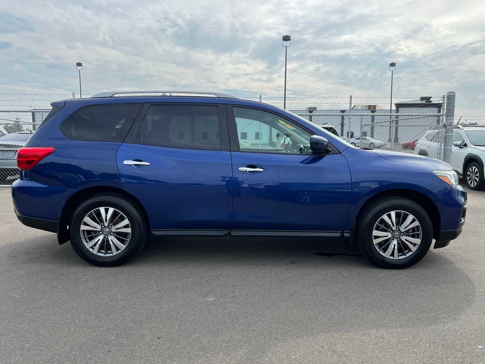 Thumbnail: 2020 Nissan Pathfinder - 9