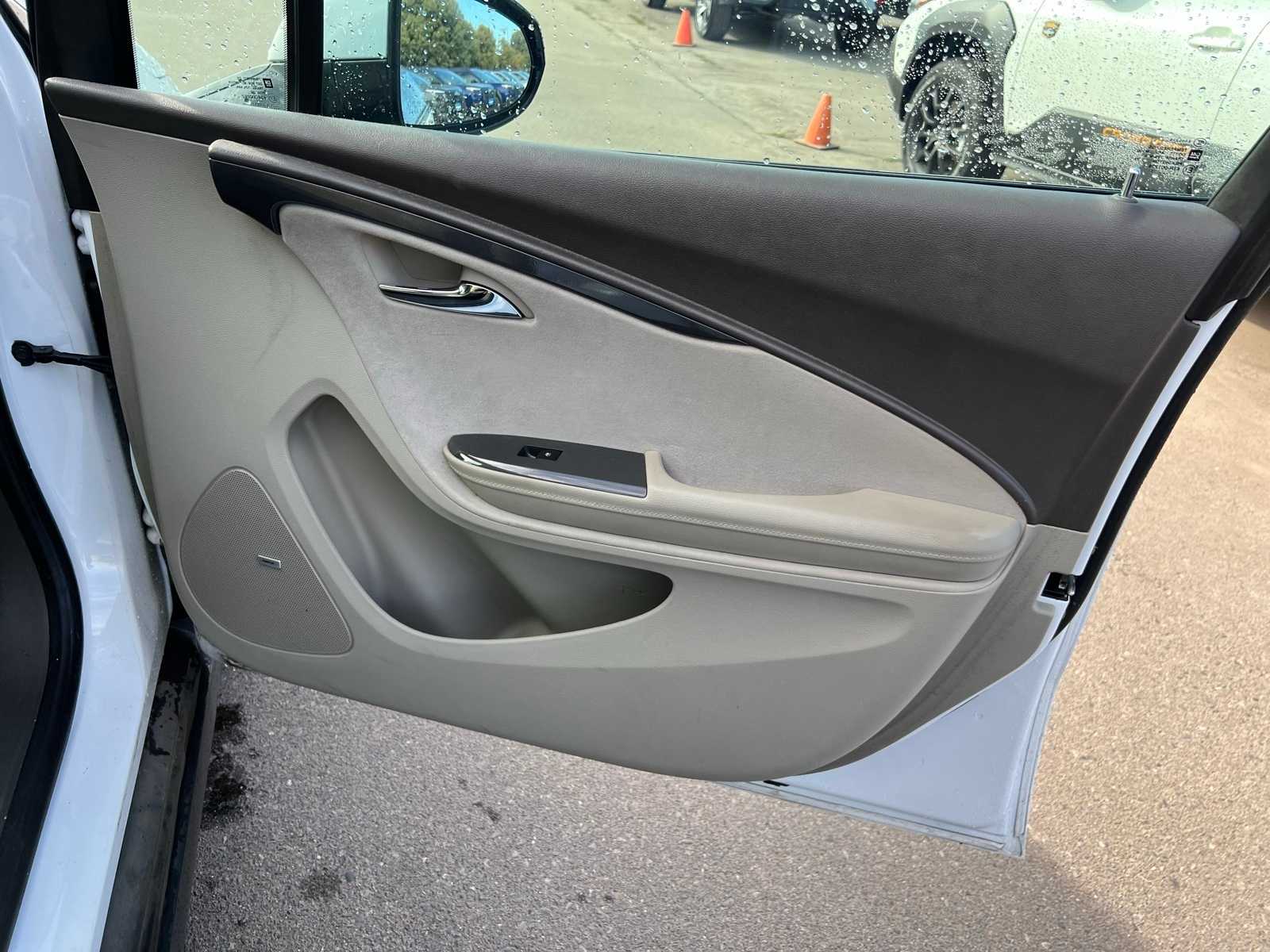 Thumbnail: 2013 Chevrolet Volt - 26