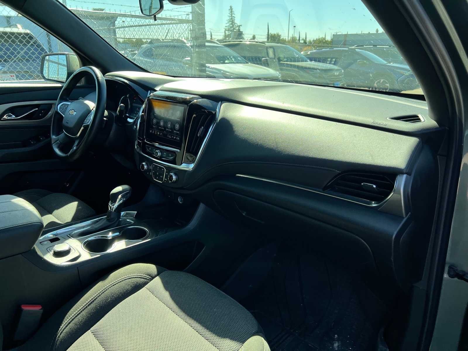 Thumbnail: 2023 Chevrolet Traverse - 26