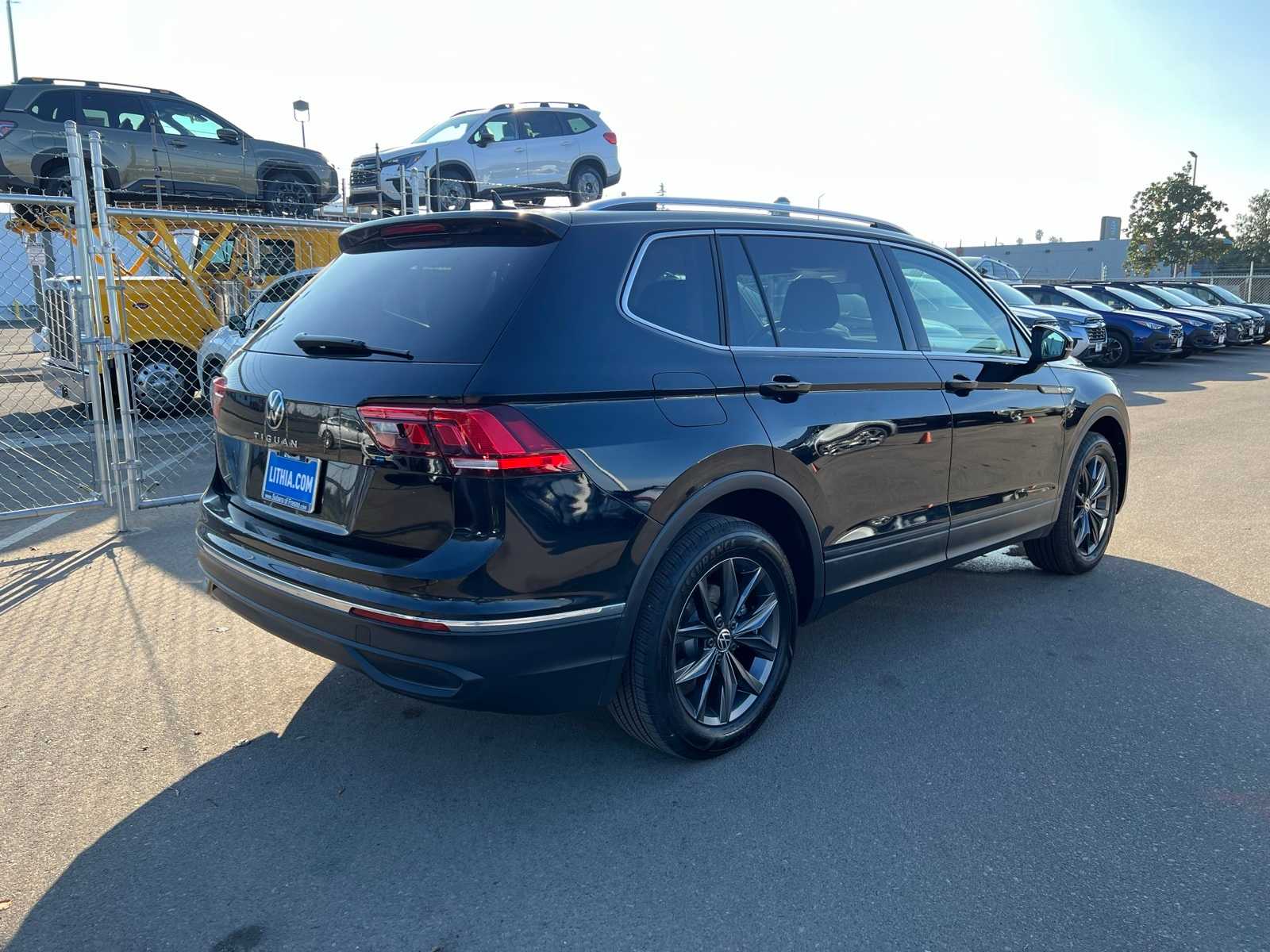 Thumbnail: 2023 Volkswagen Tiguan - 8