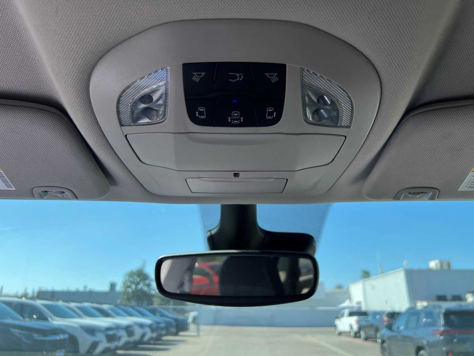 Thumbnail: 2023 Chrysler Voyager - 32