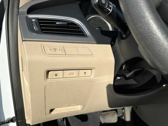 Thumbnail: 2015 Hyundai Sonata - 32