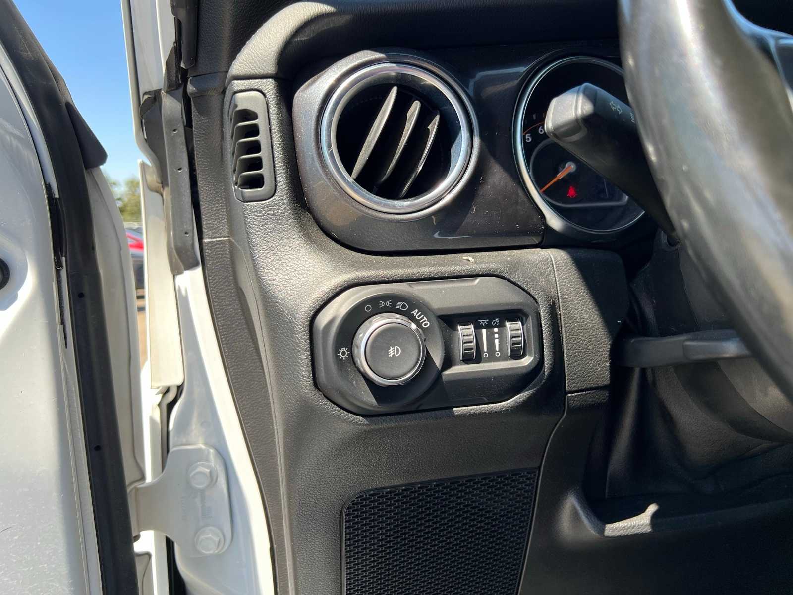 Thumbnail: 2021 Jeep Wrangler - 28