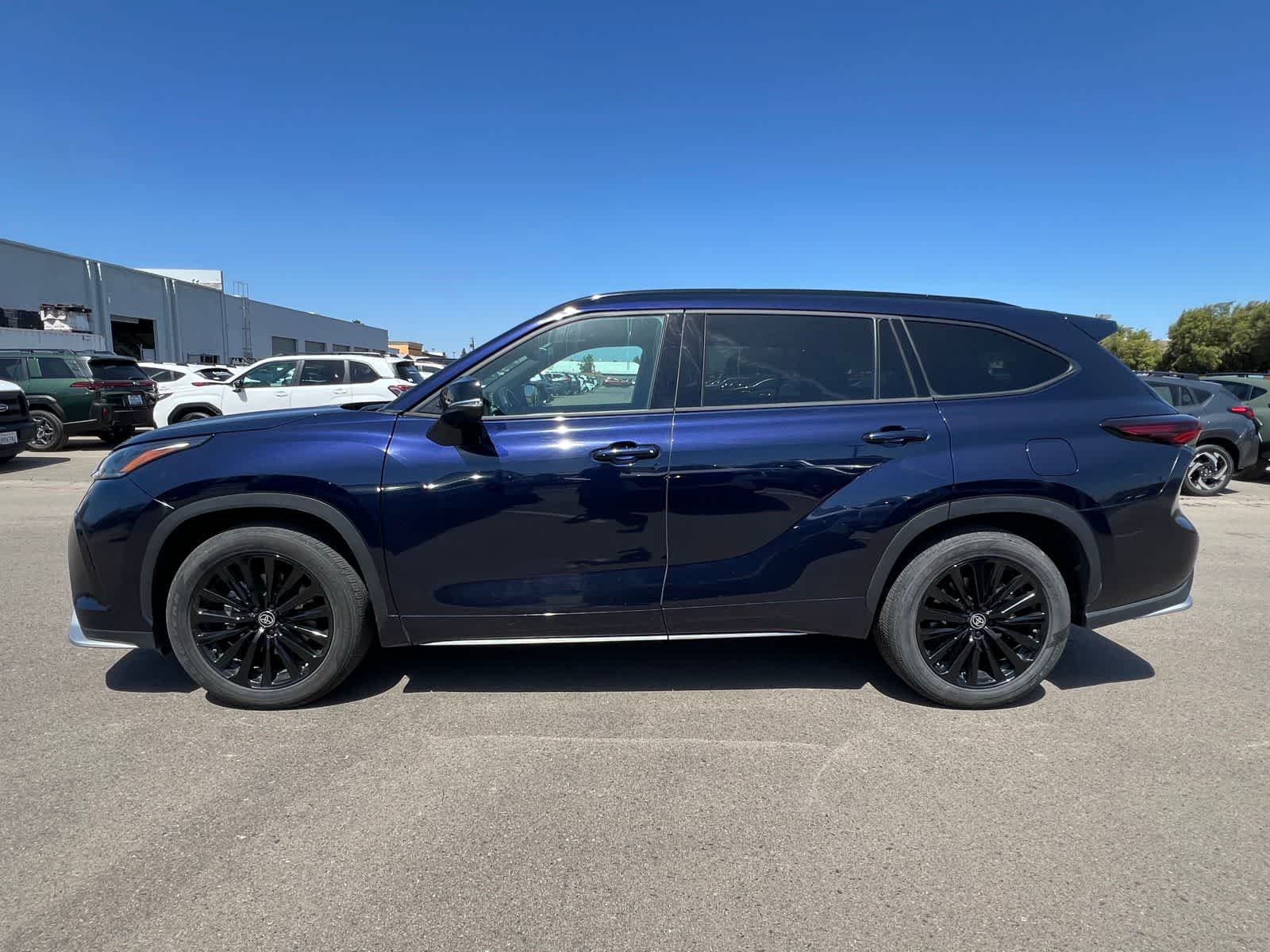 Thumbnail: 2025 Toyota Highlander - 2