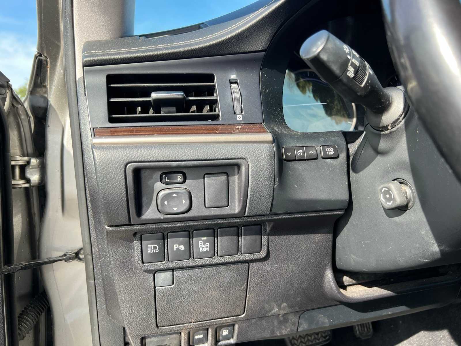 Thumbnail: 2016 Lexus ES - 28