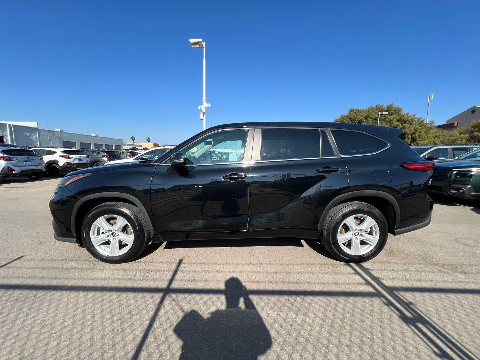 Thumbnail: 2023 Toyota Highlander - 2