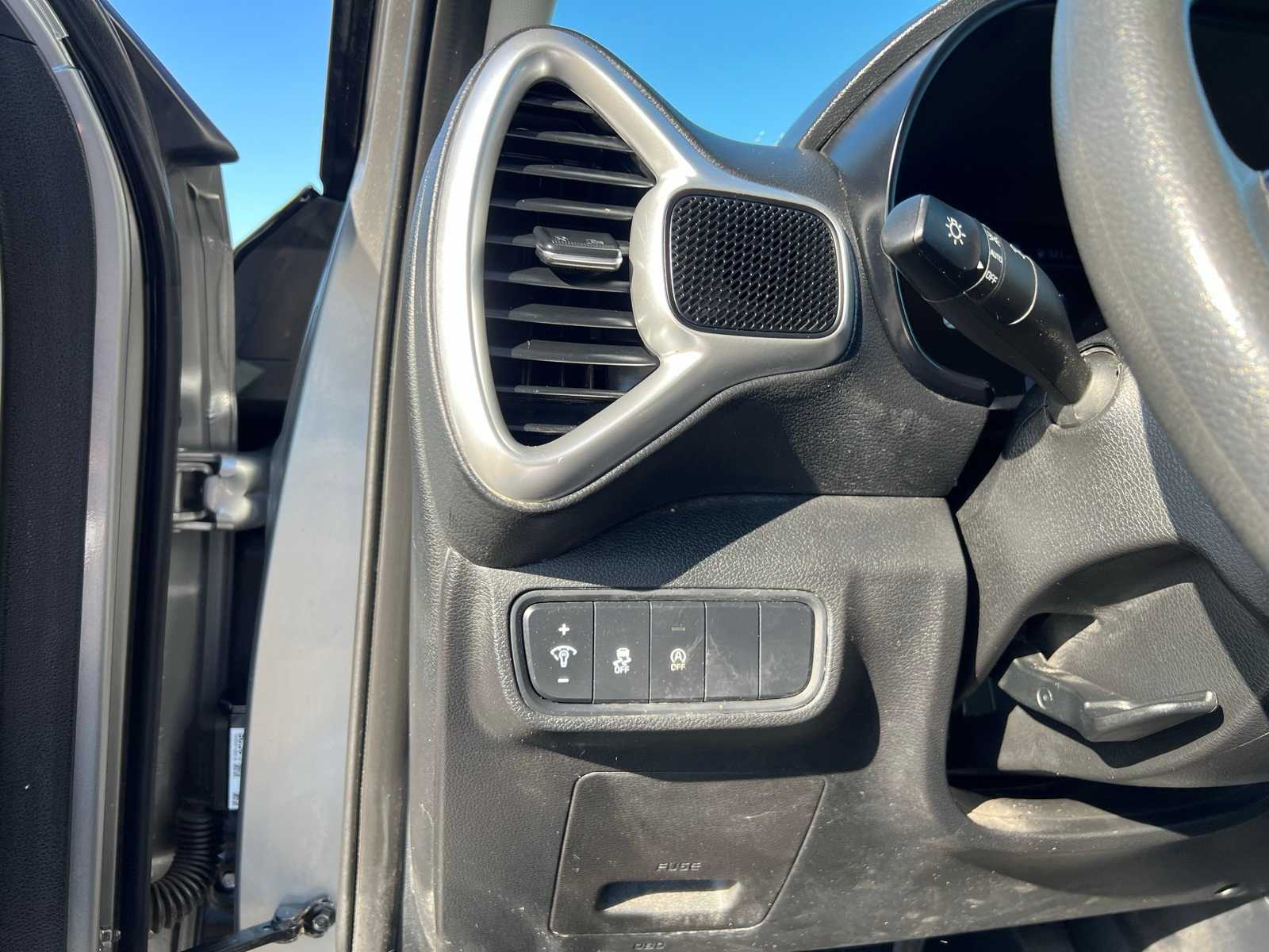 Thumbnail: 2023 Kia Soul - 32