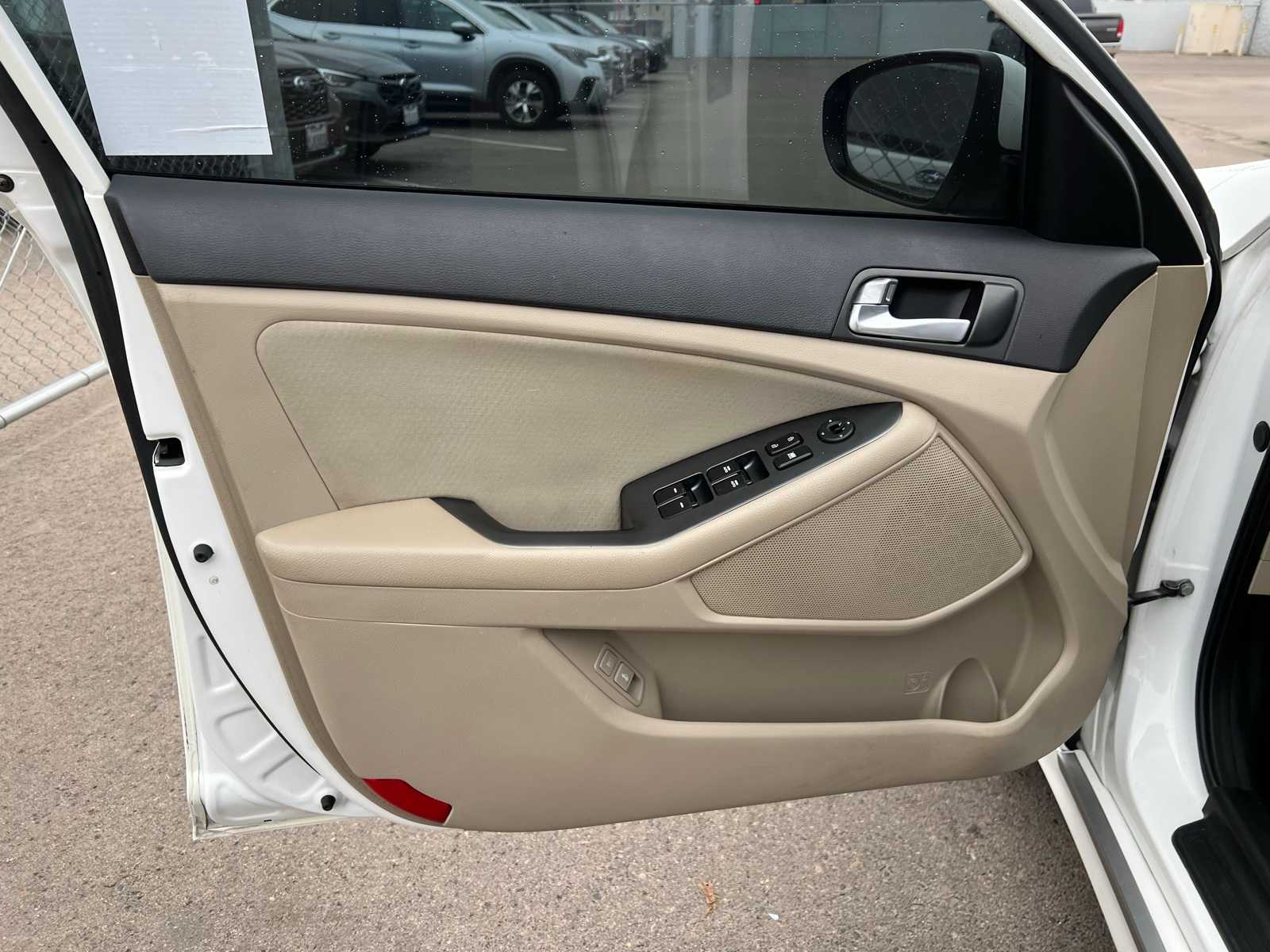 Thumbnail: 2016 Kia Optima - 16