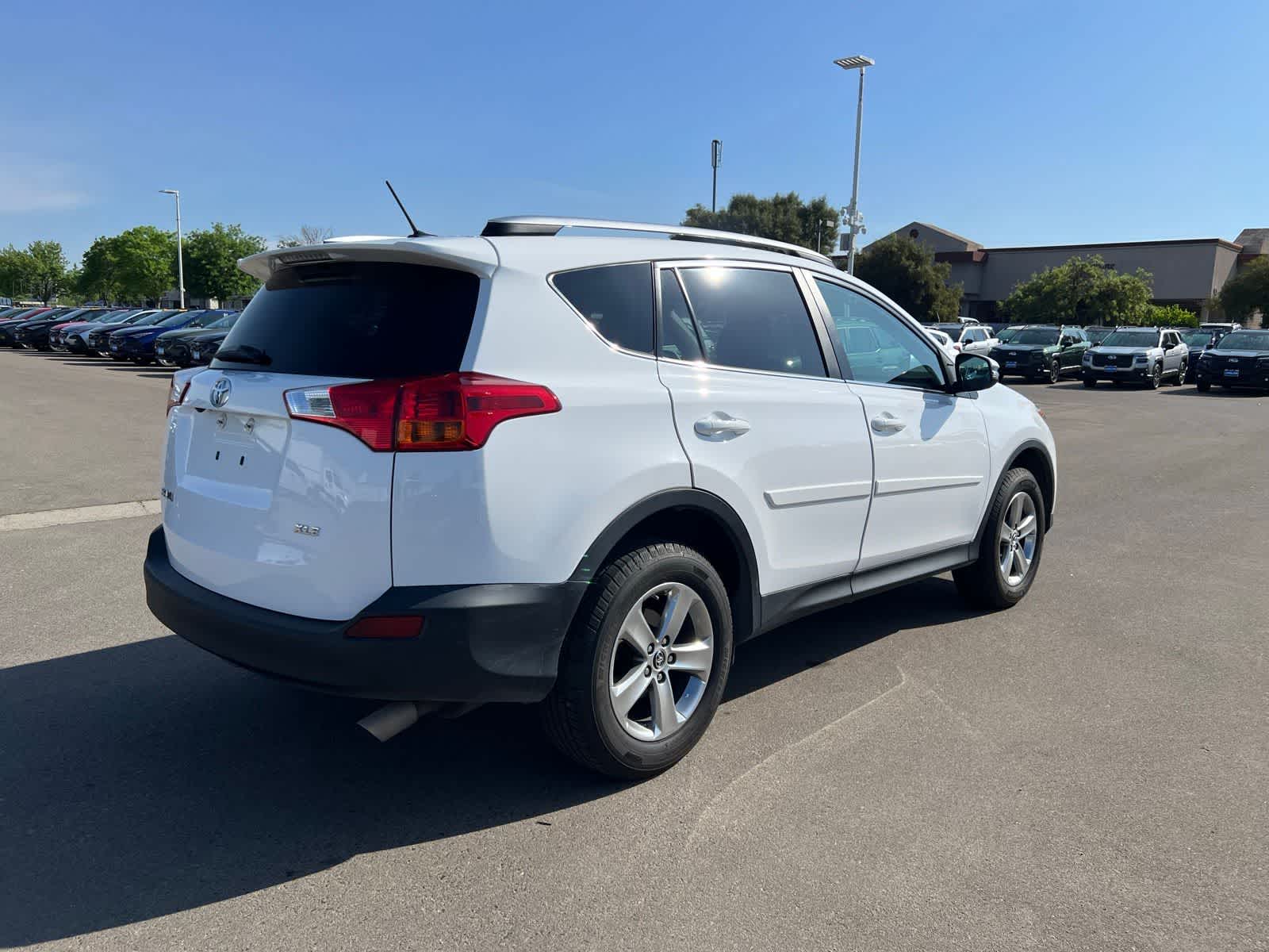 Thumbnail: 2015 Toyota RAV4 - 9
