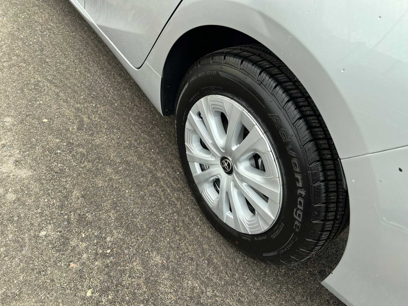 Thumbnail: 2020 Toyota Prius - 17