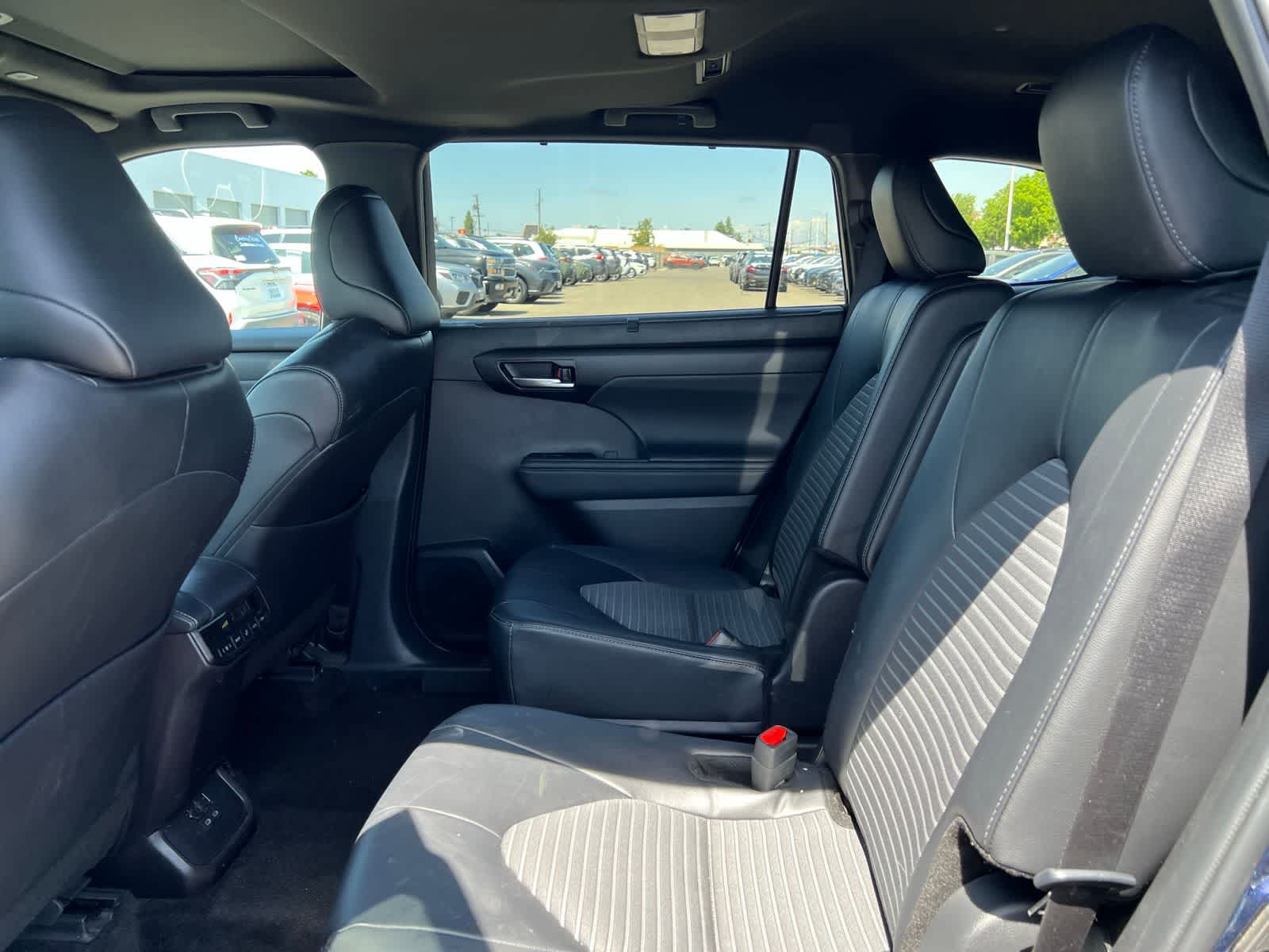 Thumbnail: 2025 Toyota Highlander - 19