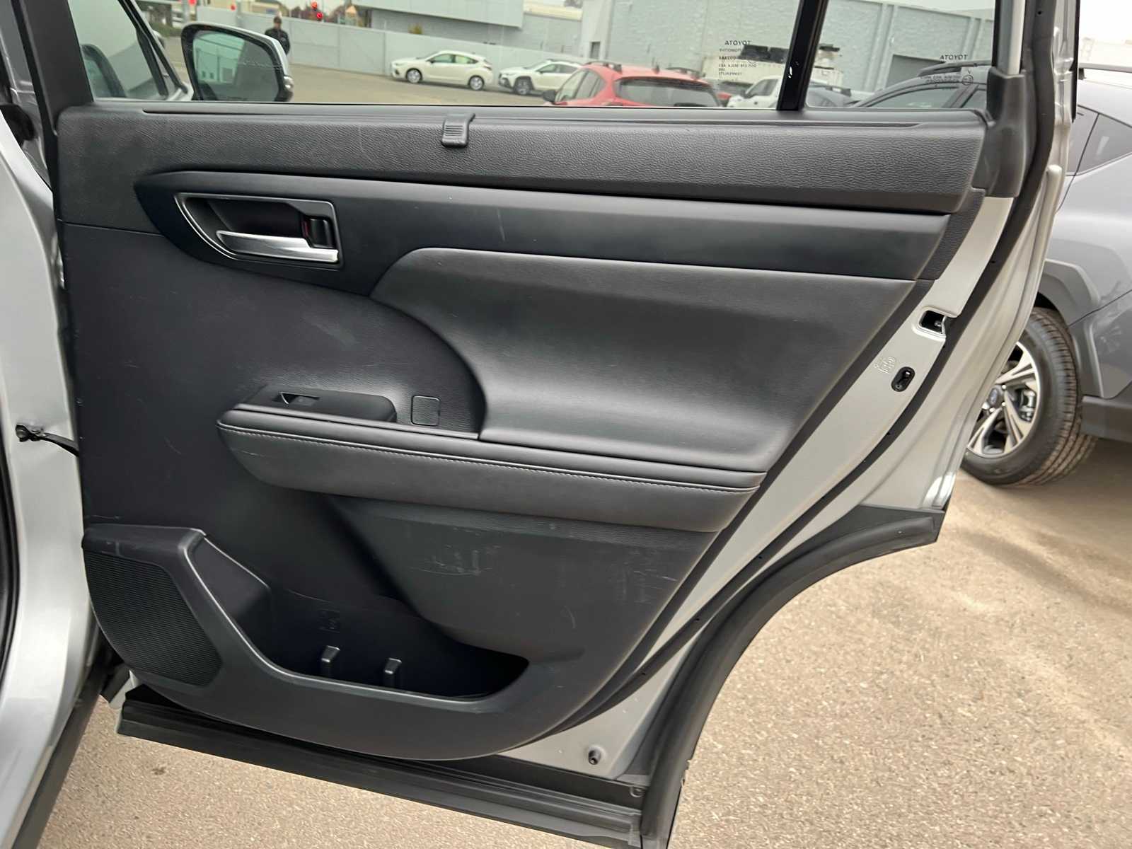 Thumbnail: 2021 Toyota Highlander - 25