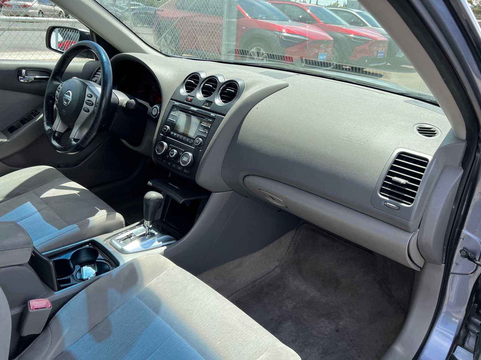 Thumbnail: 2012 Nissan Altima - 26