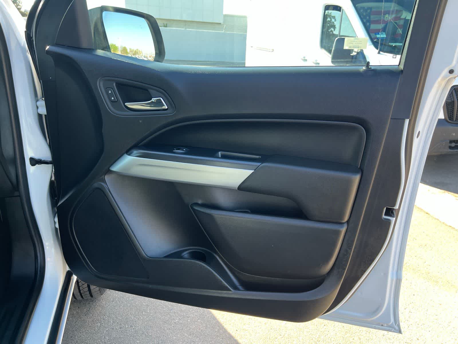 Thumbnail: 2022 Chevrolet Colorado - 28