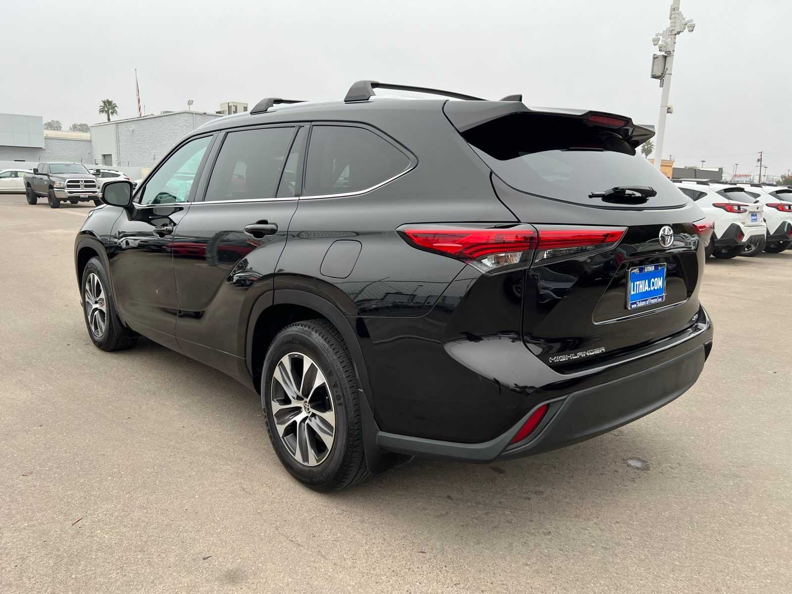 Thumbnail: 2021 Toyota Highlander - 3