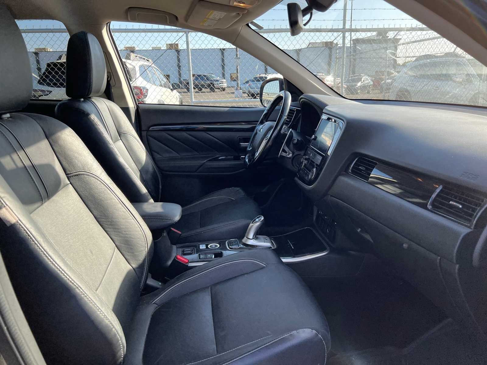 Thumbnail: 2018 Mitsubishi Outlander - 27
