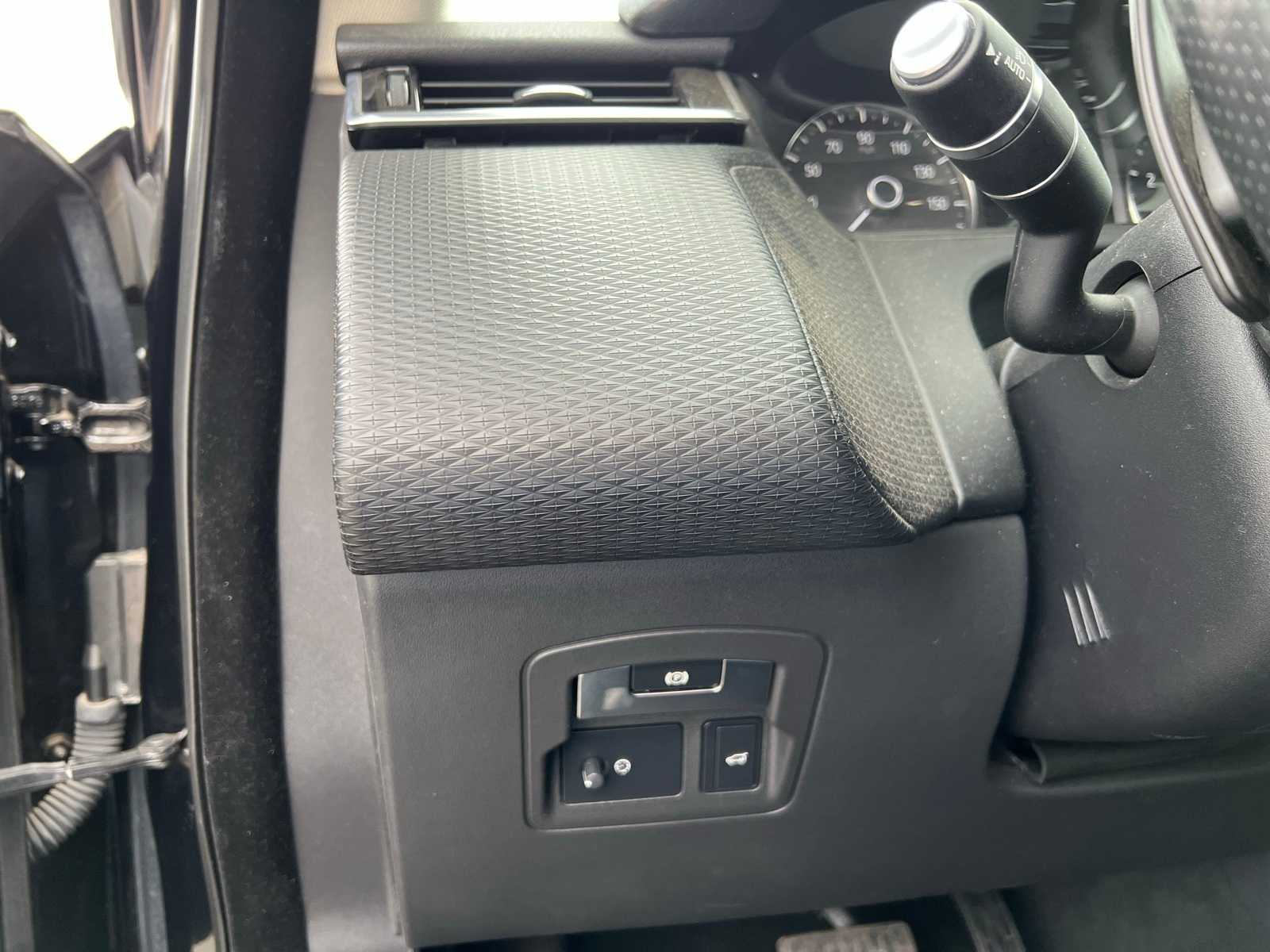 Thumbnail: 2020 Land Rover Range Rover Velar - 29