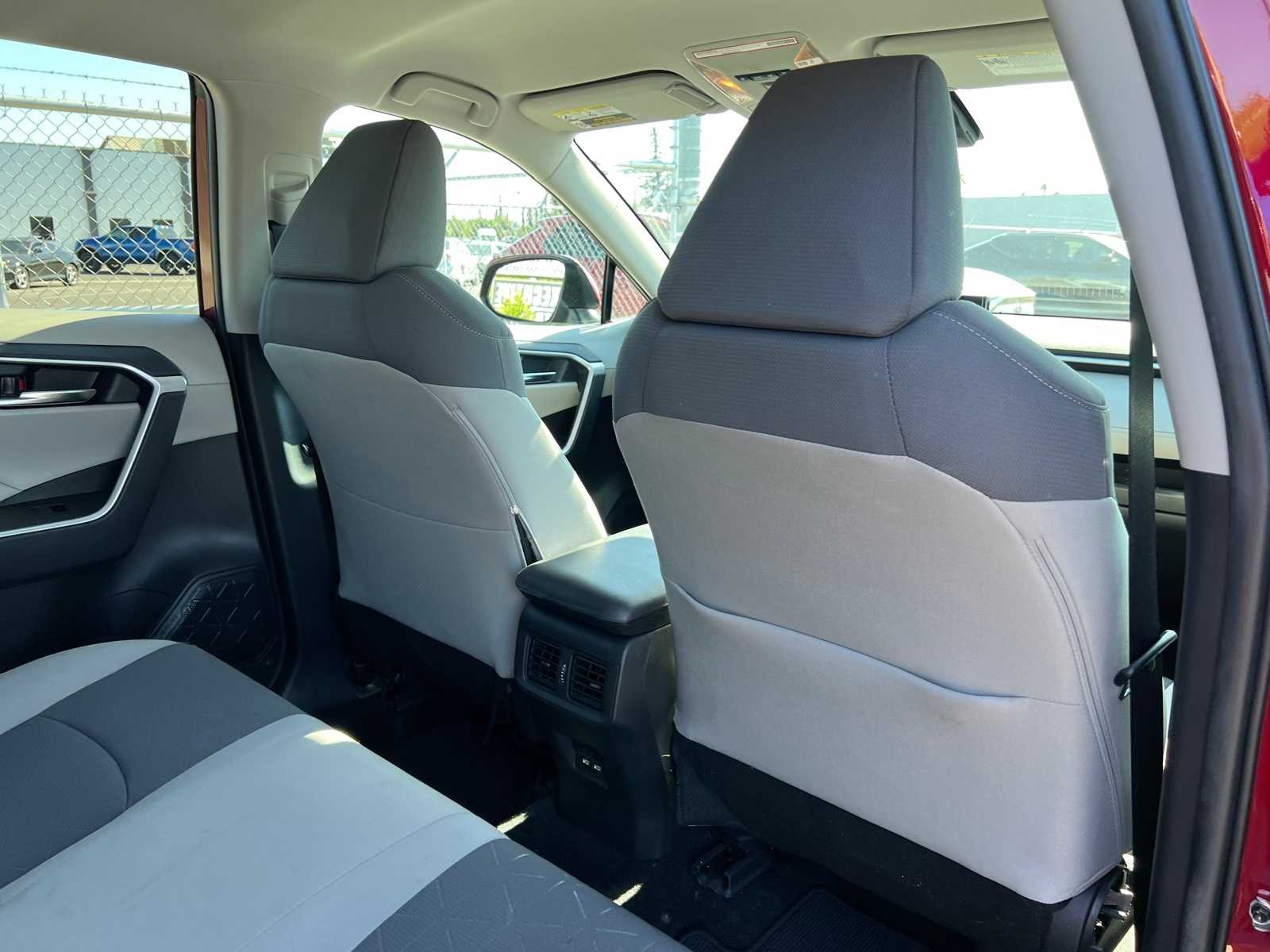 Thumbnail: 2021 Toyota RAV4 - 21