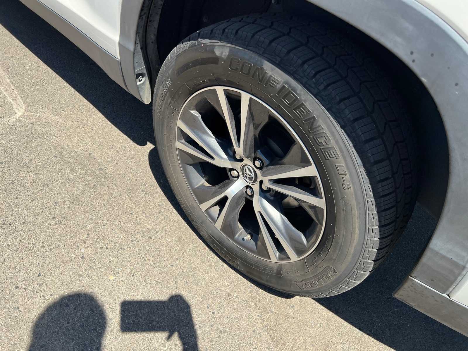 Thumbnail: 2019 Toyota Highlander - 16