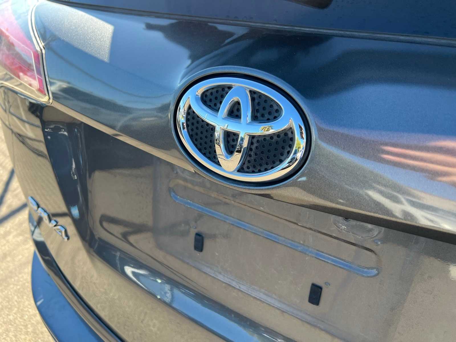 Thumbnail: 2018 Toyota RAV4 - 6