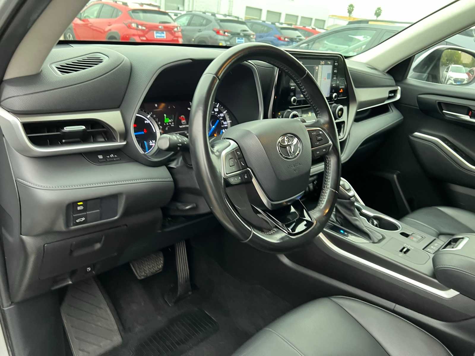 Thumbnail: 2021 Toyota Highlander - 15