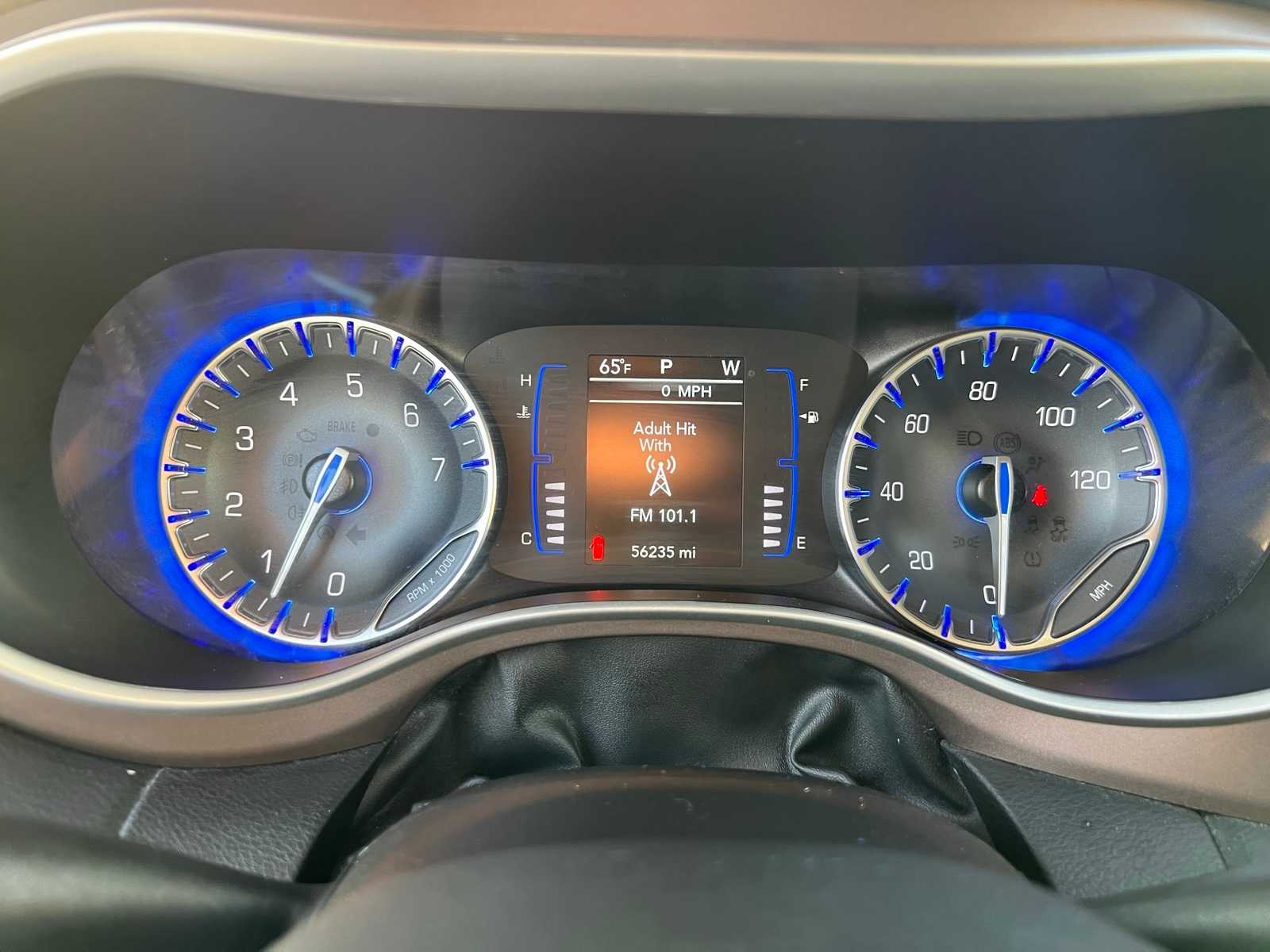 Thumbnail: 2023 Chrysler Voyager - 41