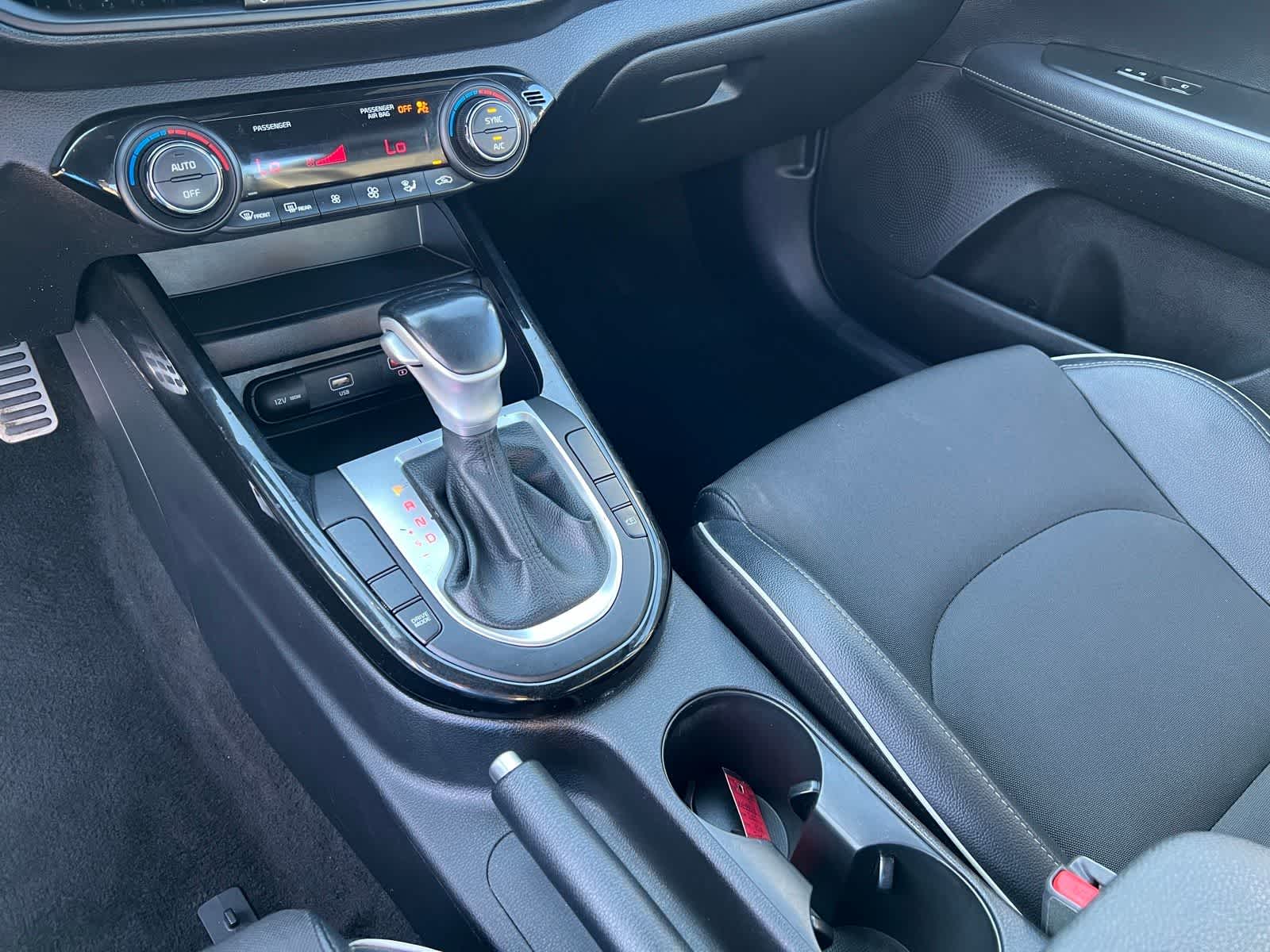 Thumbnail: 2022 Kia Forte - 42