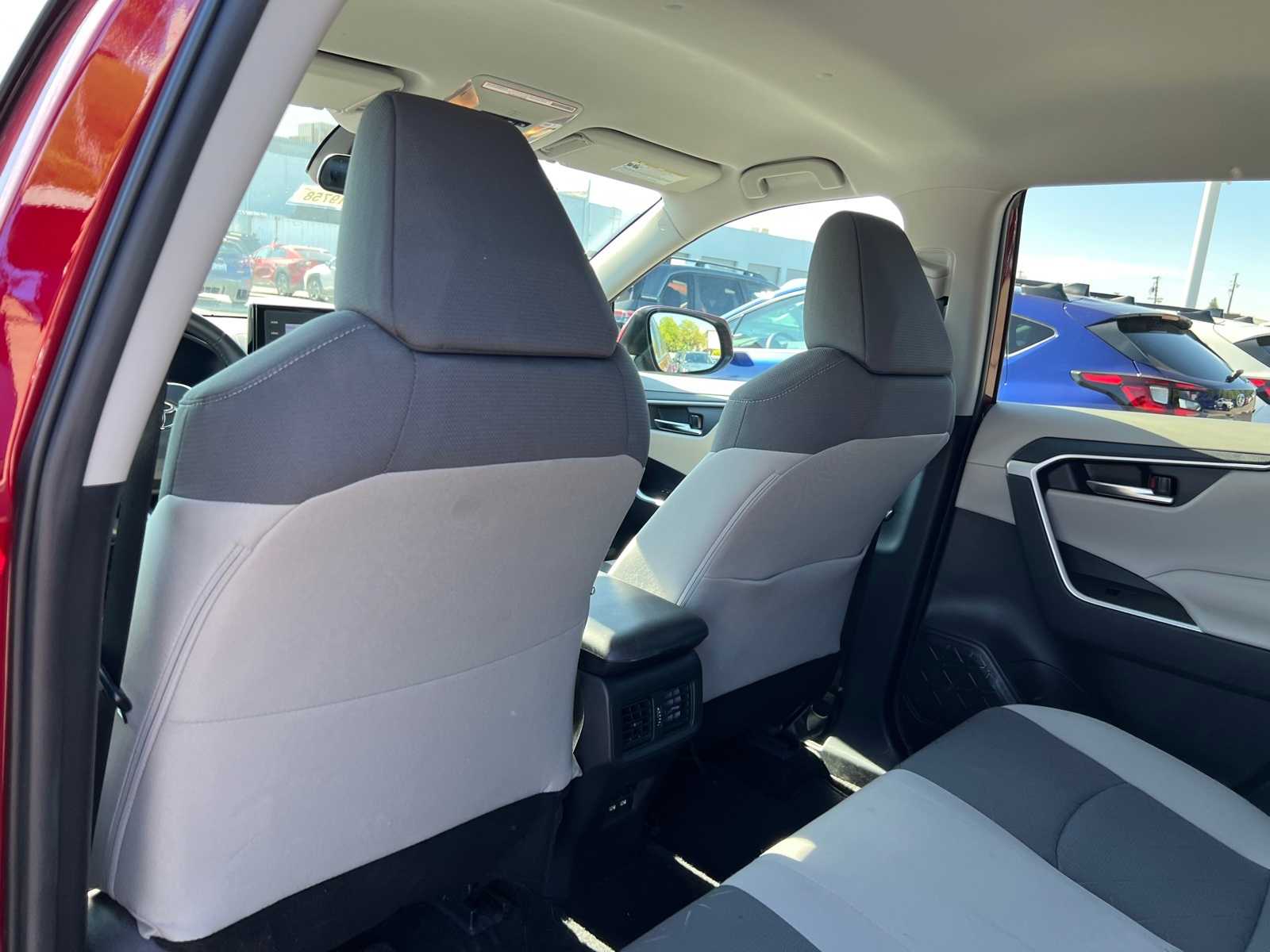 Thumbnail: 2021 Toyota RAV4 - 17