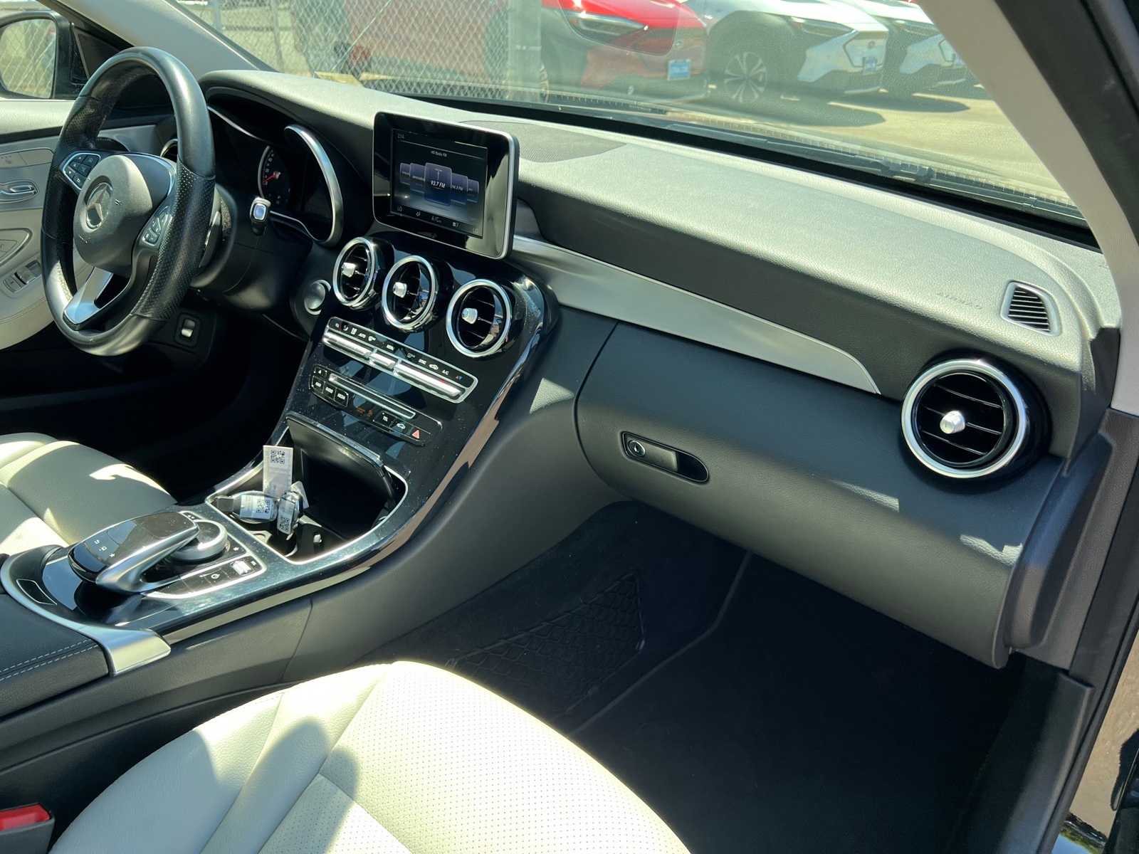 Thumbnail: 2016 Mercedes-Benz C-Class - 24