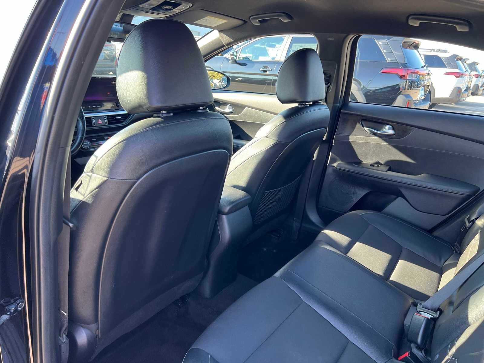 Thumbnail: 2022 Kia Forte - 18